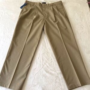 Dockers Men's 38x30 Khaki Pants Pleated Relaxed Fit Beige Classics Pockets NWT